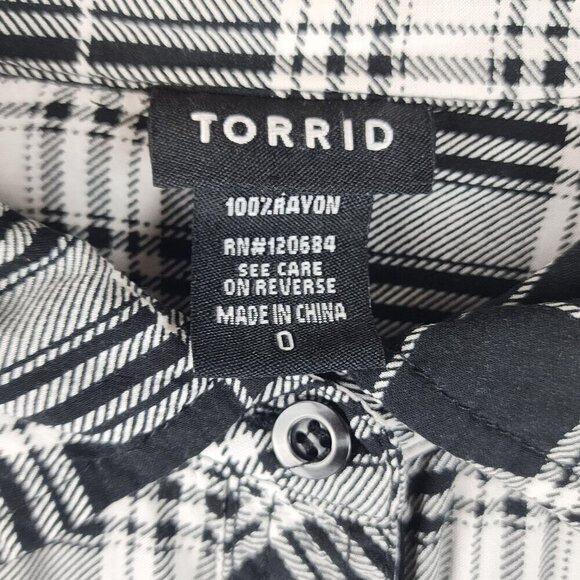 Torrid size 0 / L plaid black and white button down shirt - Picture 3 of 9